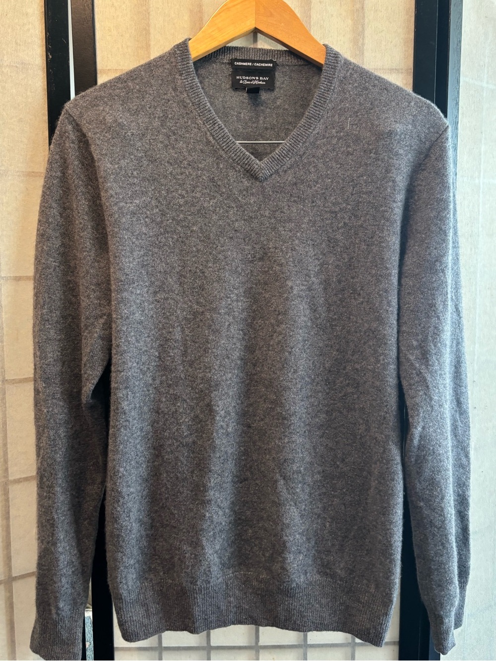 HUDSON’S BAY Vintage 100% Cashmere V-Neck Sweater, Men’s / UNISEX